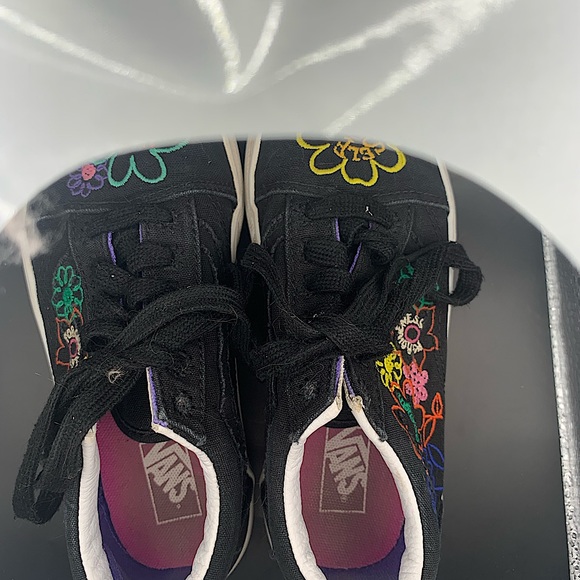 VANS skate shoes.US kids size 13.5. Decor on shoe-flowers, positive vibes - Picture 15 of 15